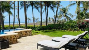 Exclusive Oceanfront Apartment Beach access