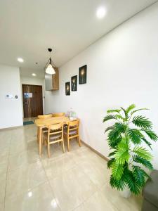 Monarchy Luxury Serviced Apartments - By Charm Homestay Vietnam