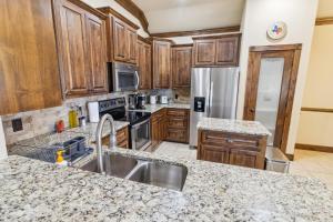 Gorgeous 4BR Dakota Springs Home home