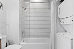 Bright and Modern Studio in Louisville # 112