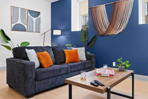 Bright and Modern Studio in Louisville # 112