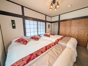 Nagoya Station is 17 minutes by car parking for 2 cars! Up to 11 people pets welcome!