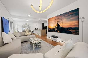 The Stylish Courtyard, Near CBD & Airport, Garage