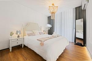 The Stylish Courtyard, Near CBD & Airport, Garage