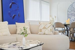 The Stylish Courtyard, Near CBD & Airport, Garage