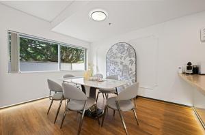 The Stylish Courtyard, Near CBD & Airport, Garage