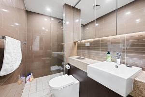 The Stylish Courtyard, Near CBD & Airport, Garage