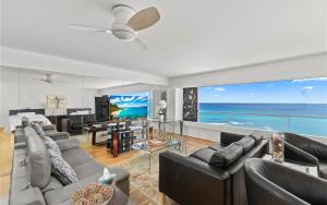 Beachfront Honolulu Condo ,Ocean View, High Floor, Quiet, Colony Surf 1202