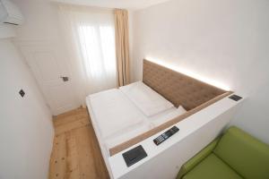 Sir Thomas Bed Central