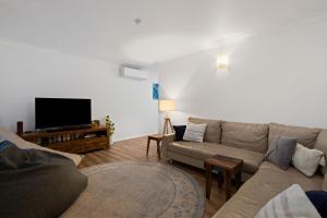 Salt and Stone Modern Pearl Beach Stay 2 Mins to Ocean