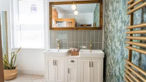 Tranquil Victorian Villa with Hot Tub & Sauna