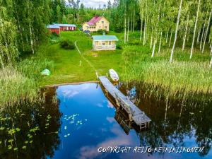 Fishing Cottage Villa Niemelä on the lake Simpele with jacuzzi