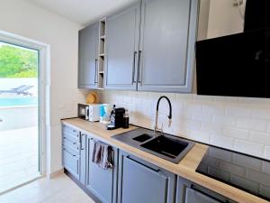 Mare`s House Apartments with Pool