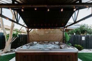 Central SD, Luxury Home and Casita, Pool, BBQ, Sleeps10