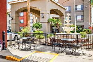 Super 8 by Wyndham MaranaTucson Area