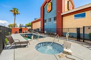 Super 8 by Wyndham MaranaTucson Area