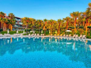 Outstanding Condo- Beach, Pool & Golf by BeCherish