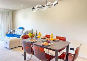 Oura Modern Poolside Condo by BeCherish