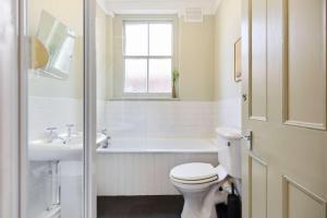 Classic Edwardian Flat near Emirates