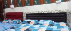 Kanha ji 5 star PG family 12 rooms near lord Krishna temple free pick up service also Activa rent