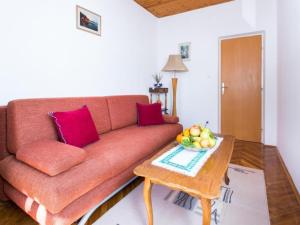 Apartments Anka - One-Bedroom Apartment with Balcony and Sea View