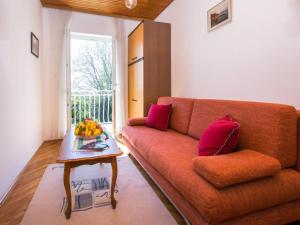 Apartments Anka - One-Bedroom Apartment with Balcony and Sea View