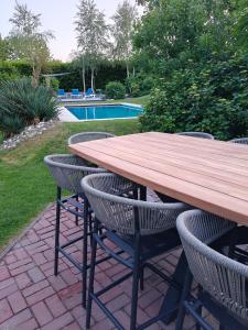 Ecolodge Tilburg met zwembad in groene oase bij centrum