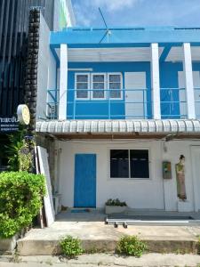 Blue Betty Apartments