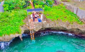 Tiny Beach House in Camotes Island-Seafront Room