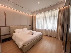 5BR Villa in Clark
