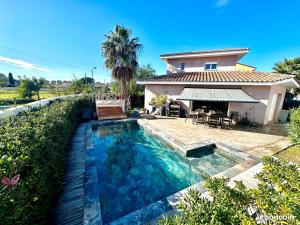 Maisons de vacances Villa d-architecte Piscine Chauffee toute l-annee : Maison 3 Chambres