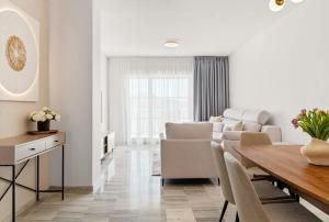 Domillion 2bdr 2bath apt Lomas33 Cabopino Golf