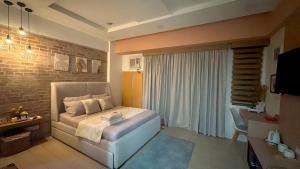 Lovely Unit with free wi-fi & netflix I across Naia T3 airport