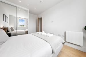 Stylish 2BDR Apartment By Homestyles Hosts Short Lets & Serviced Accommodation Wimbledon With Free Parking
