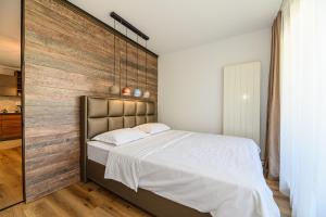 MoHost Alpine Calm - 2BR Hideaway with Panoramic Terrace