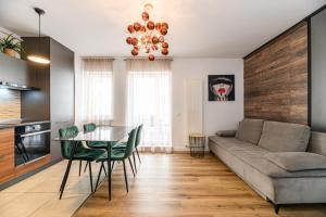 MoHost Alpine Calm - 2BR Hideaway with Panoramic Terrace