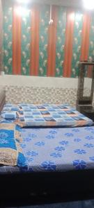 Little KANHA ji PG 10 Room82798s58346 Hotal, also taxi and Activa rent