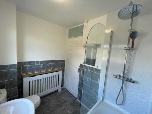 Your Leominster Base - 3BR Home with Garden & Parking