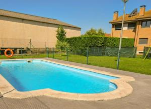 Casa Entre Viñas, jardin privado con piscina comunitaria