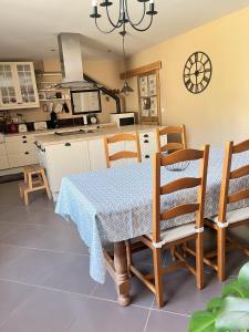 Appartements Breuil Station, studio tout confort : Maison 1 Chambre