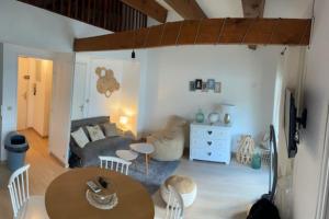 Studio with balcony at the foot of the beach