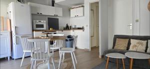 Studio with balcony at the foot of the beach