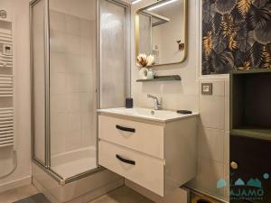 112- appartement rénové à quelques pas de la grande plage