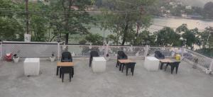 The lakehouse by lake & woods