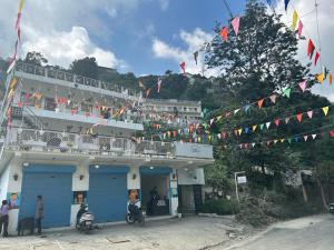 The lakehouse by lake & woods