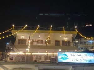 The lakehouse by lake & woods