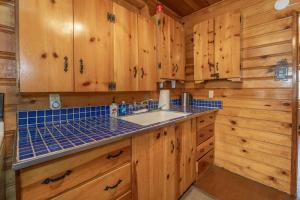 True Big Bear Lake Cabin with jacuzzi, Netflix