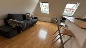 Studio Porte Maillot Paris Immeuble Haussmannien