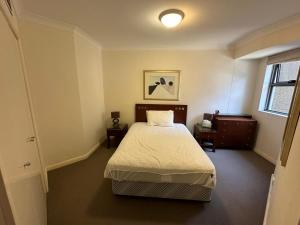 Regency Hyde Park, Sydney CBD, Private Bed and Bath