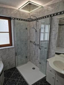 Ruhige Lage - 7 Betten - 2 WC - USt ausweisbar - Netflix - YouTube Premium - Bosch Waschmaschinen und Wäschetrockner